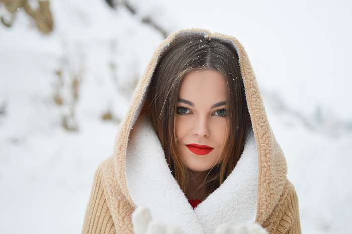 Спасаем шевелюру зимой: как правильно ухаживать за волосами в морозы