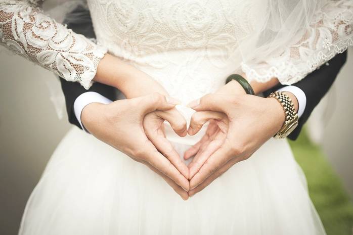 Всемирный день брака 2023: поздравления в стихах и открытках в День мужа и жены, история праздника