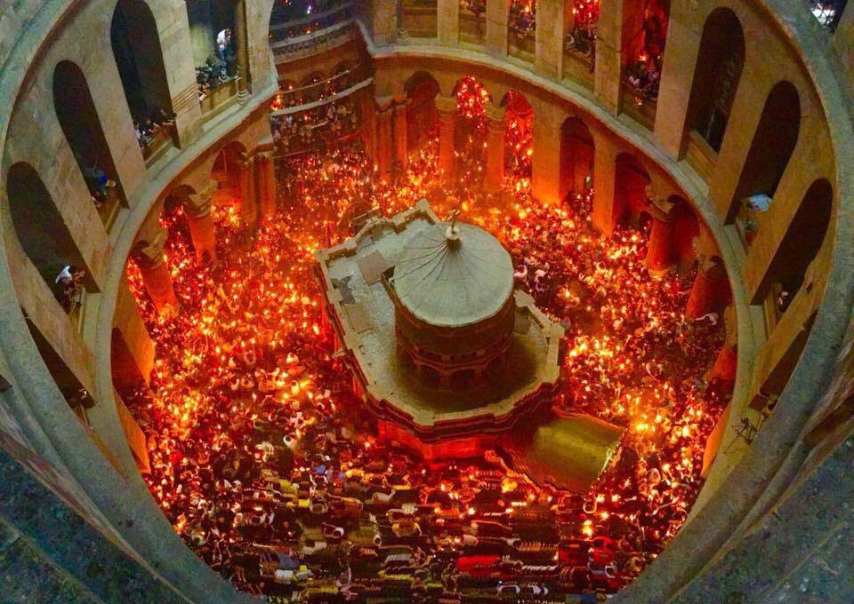 Схождения Благодатного огня в Иерусалиме в храме Воскресения, 13 апреля 2023 года: где и во сколько смотреть прямую трансляцию 