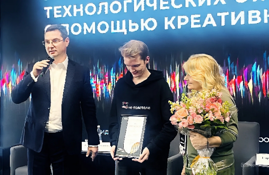 Награждение победителя грантом Фонда Юрия Лужкова
